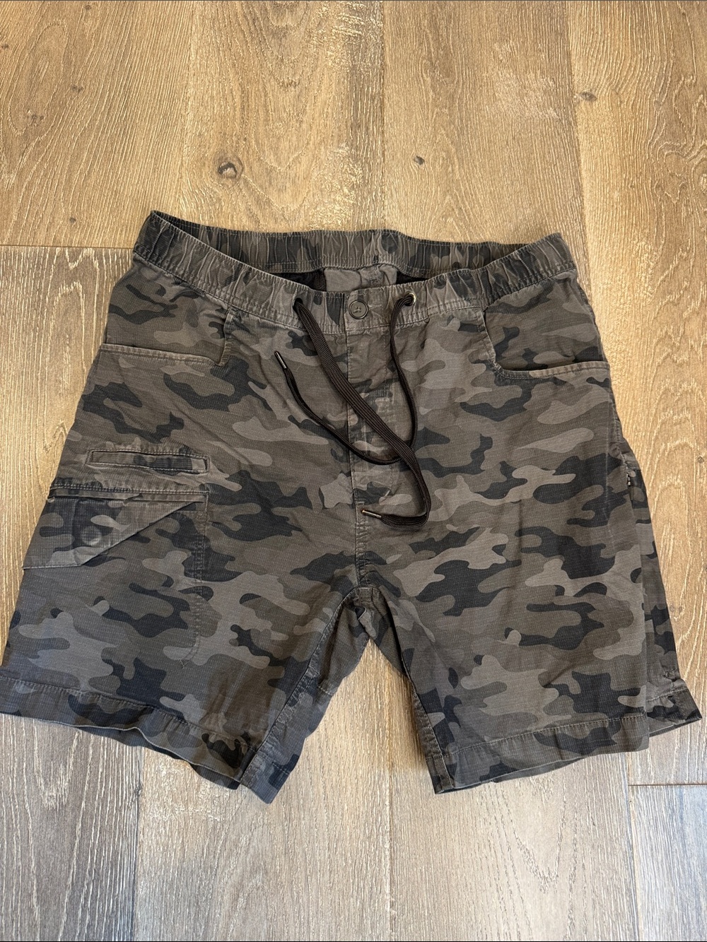 BYLT Basics Men's Black & Gray Camo Cargo Shorts 0742
